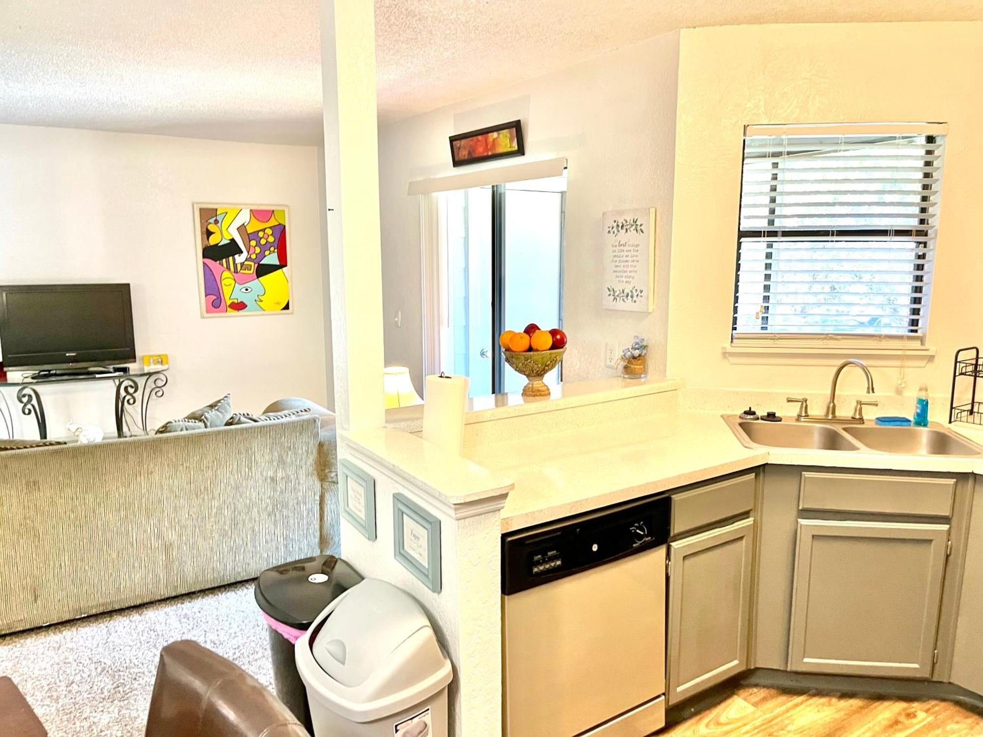Daytona 2 Bed Apartment 10 Minutes To Beach With Balcony Порт-Ориндж Экстерьер фото